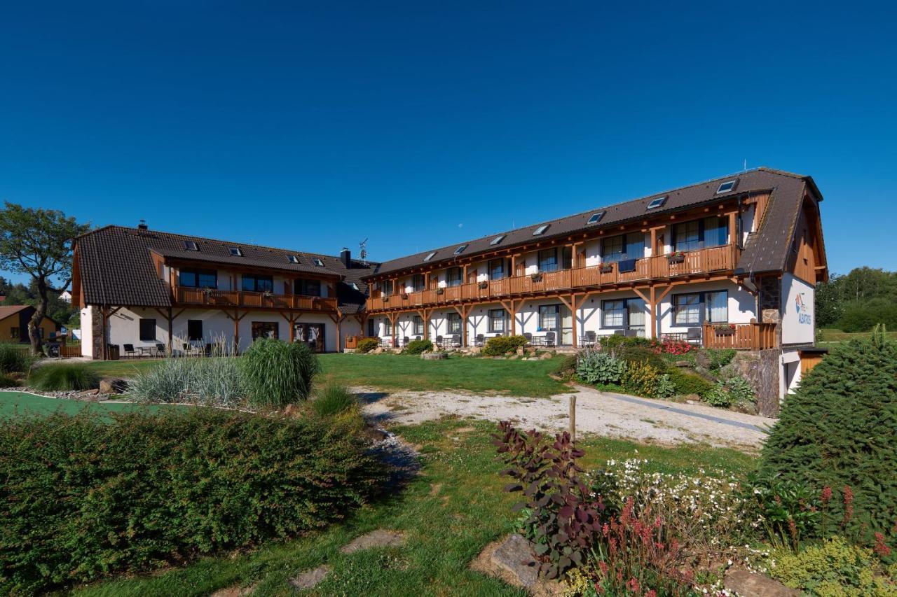 Jbx Resort Hotel Albatros Predni Vyton Exterior photo